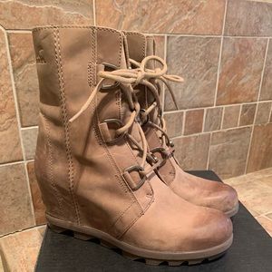 SOREL Joan of Arc Wedge II Ash Brown Boots. Size 9